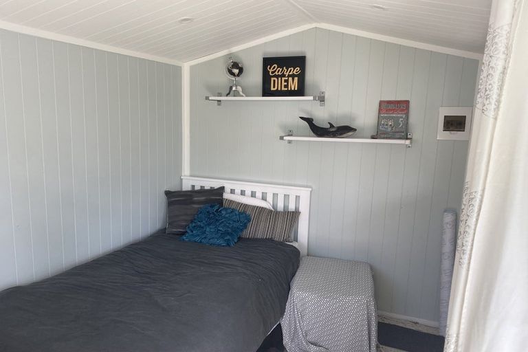 Photo of property in 11 Ocean View Road, Milford, Auckland, 0620