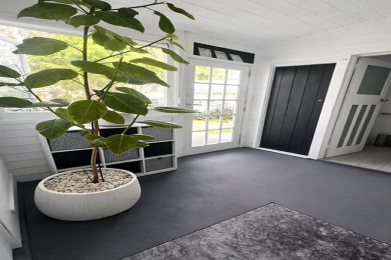 Photo of property in 13 Chester Street, Waverley, 4510