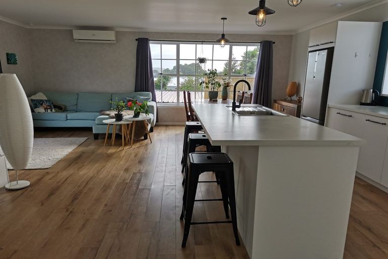 Photo of property in 9 Whaka Street, Maungaturoto, 0520