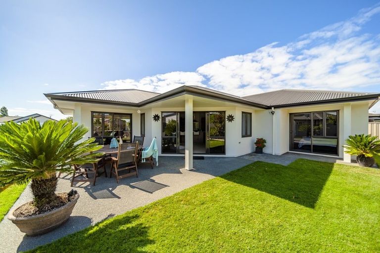 Photo of property in 17 Pania Place, Poraiti, Napier, 4112