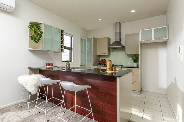 Photo of property in 11/40 Scarlet Oak Drive, Schnapper Rock, Auckland, 0632