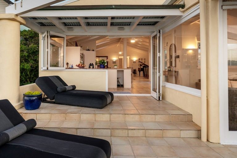 Photo of property in 9a Holiday Road, Milford, Auckland, 0620