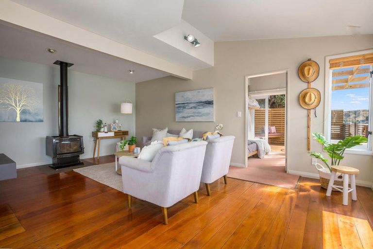 Photo of property in 14a Trevor Terrace, Paremata, Porirua, 5024