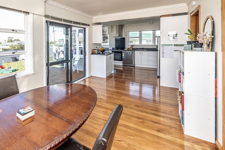 Photo of property in 6 Glenn Street, Castlecliff, Whanganui, 4501