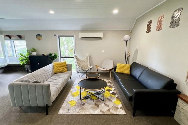 Photo of property in 200 Atkinson Road, Titirangi, Auckland, 0604