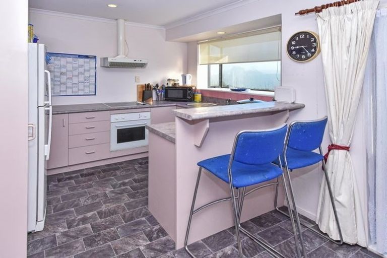 Photo of property in 21 Pitt Avenue, Clendon Park, Auckland, 2103