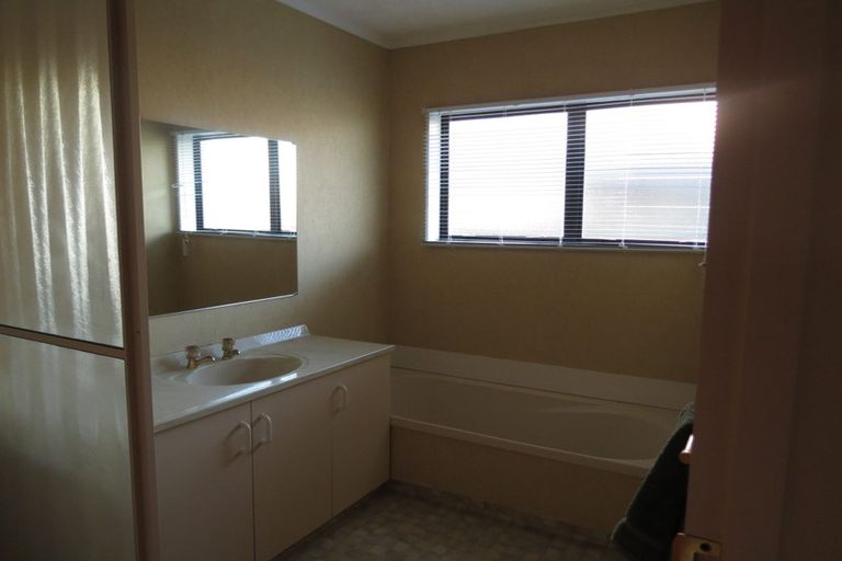 Photo of property in 5 Mcarthur Street, Terrace End, Palmerston North, 4410