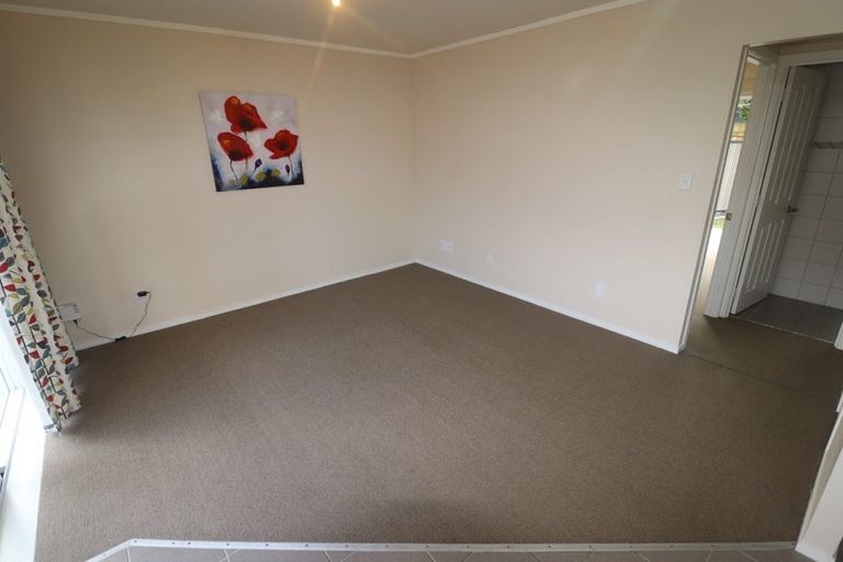 Photo of property in 81 Sturges Road, Henderson, Auckland, 0612