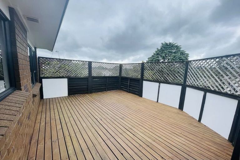 Photo of property in 1 John Webster Place, Glen Eden, Auckland, 0602