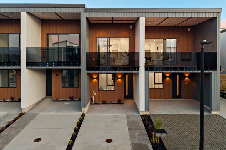 Photo of property in 35 Puihi Crescent, Massey, 0614