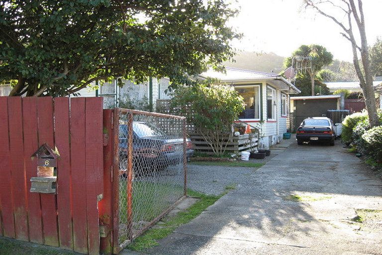 Photo of property in 6 Gardiner Grove, Wainuiomata, Lower Hutt, 5014