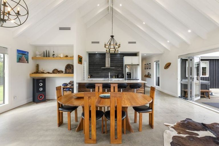 Photo of property in 104 Foster Road, Kumeu, 0891