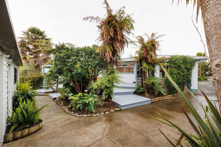 Photo of property in 24 Parkland Crescent, Terrace End, Palmerston North, 4410