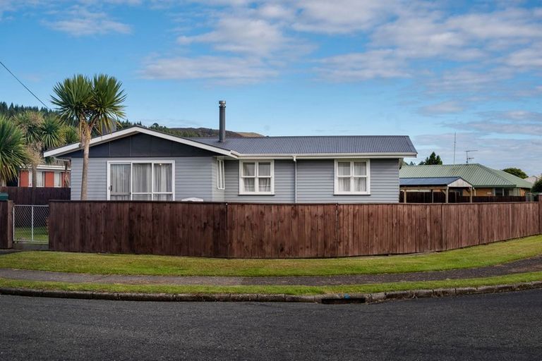Photo of property in 19 Fenruss Street, Fairy Springs, Rotorua, 3015