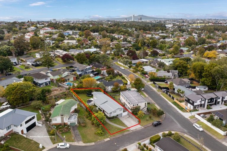 Photo of property in 3 Philip Place, Hillcrest, Auckland, 0627