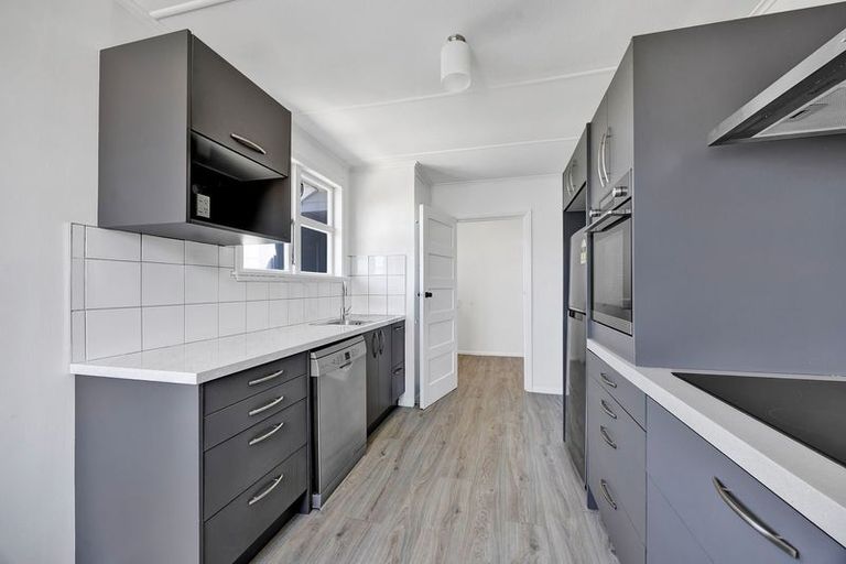 Photo of property in 2 Waihi Road, Hawera, 4610