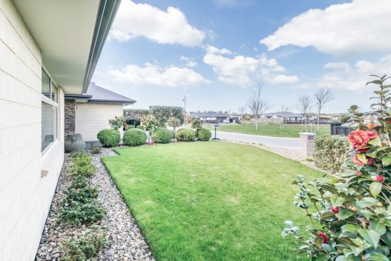 Photo of property in 4 Kanakana Place, Pegasus, 7612