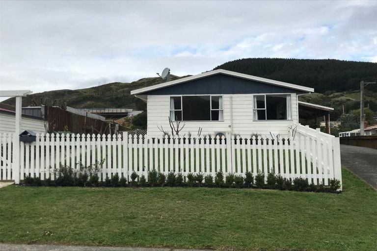 Photo of property in 30a Coates Street, Tawa, Wellington, 5028