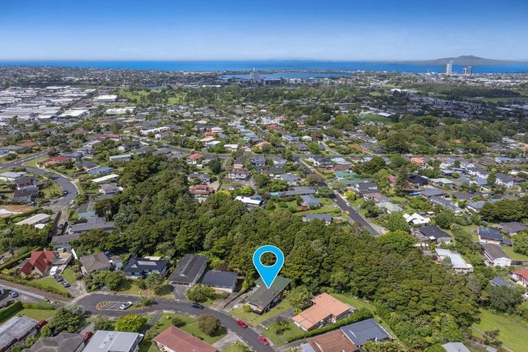 Photo of property in 1/11 Northwick Place, Hillcrest, Auckland, 0627