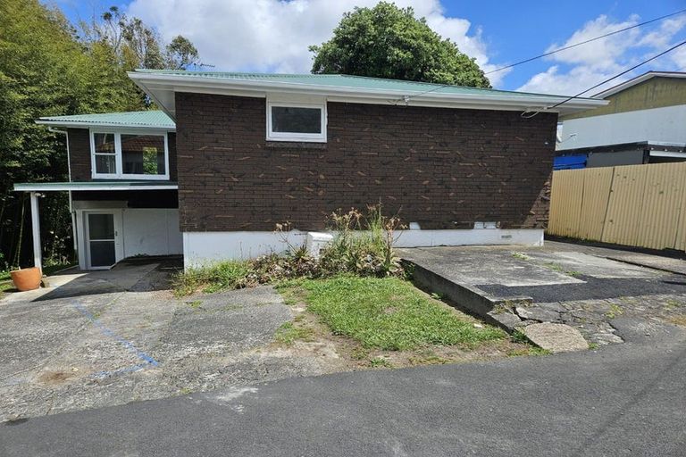 Photo of property in 5 Lynwood Road, New Lynn, Auckland, 0600