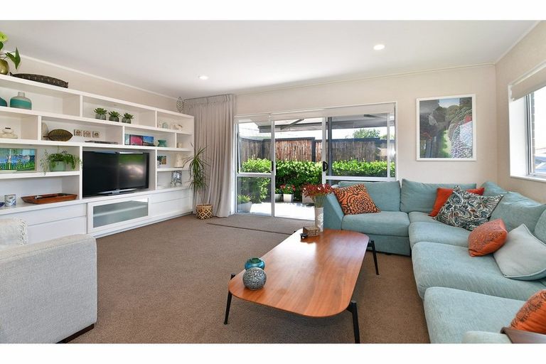 Photo of property in 2/54 Lakeside Drive, Orewa, 0931