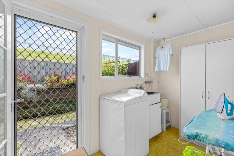Photo of property in 1/15 Battle Place, Glenfield, Auckland, 0629
