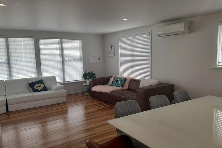 Photo of property in 11 Windrush Close, Mangere, Auckland, 2022