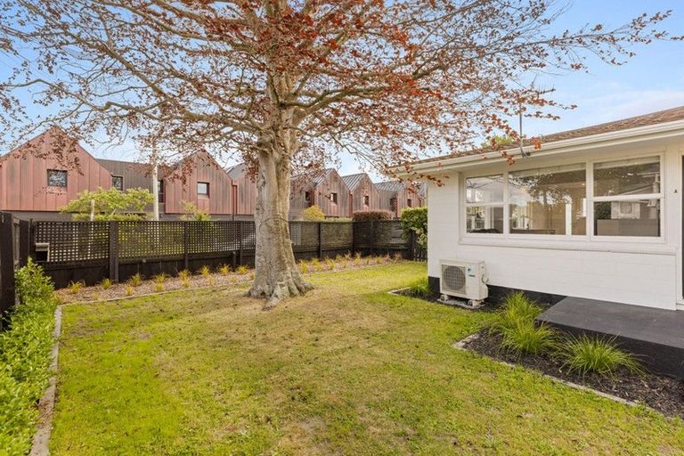 Photo of property in 1/82 Holly Road, St Albans, Christchurch, 8014