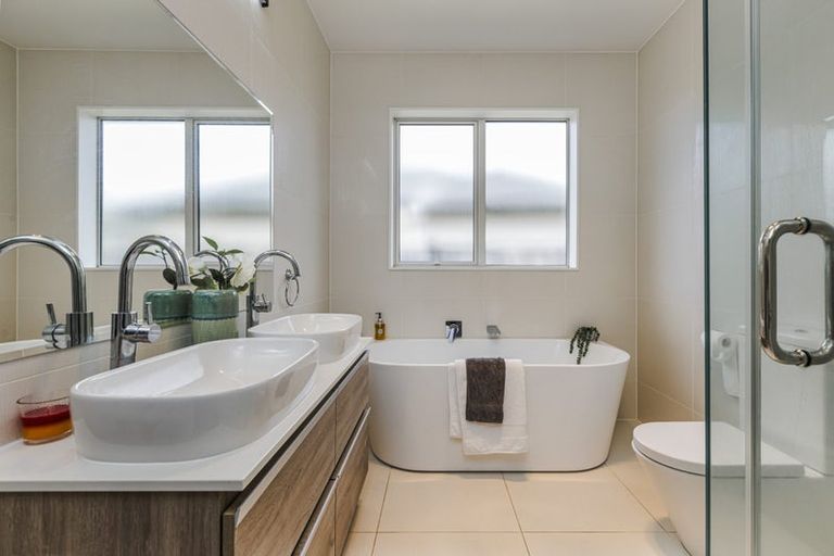 Photo of property in 14 Paso Fino Crescent, Karaka, Papakura, 2113