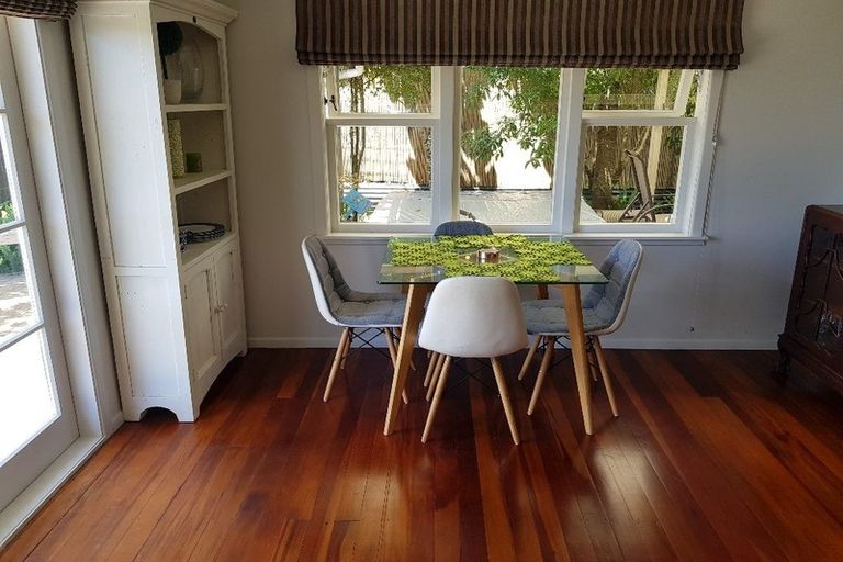 Photo of property in 37 Edmonton Road, Henderson, Auckland, 0612