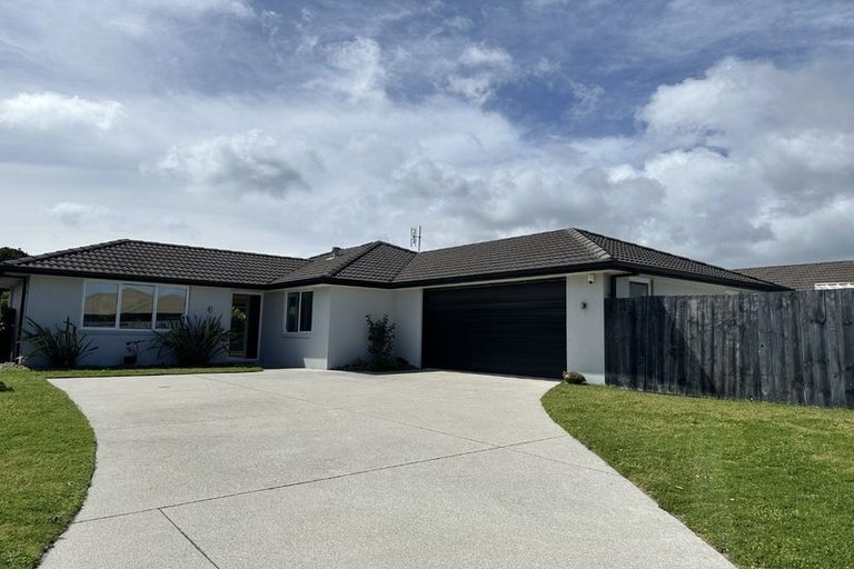 Photo of property in 14 Horokaka Place, Papamoa Beach, Papamoa, 3118
