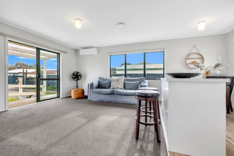 Photo of property in 8a Novelle Grove, Papamoa Beach, Papamoa, 3118