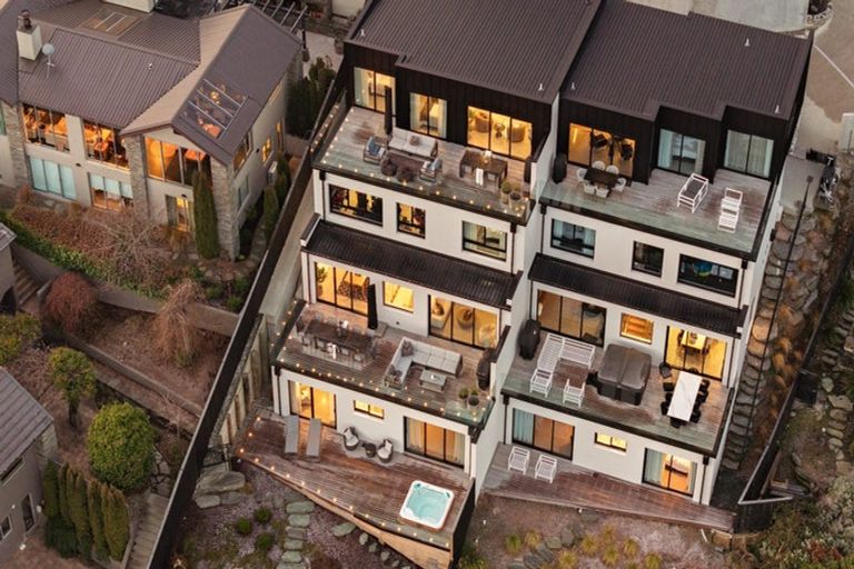 Photo of property in 10 Limerick Lane, Queenstown, 9300