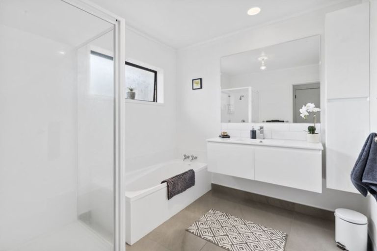 Photo of property in 2/60 Killarney Avenue, Torbay, Auckland, 0630