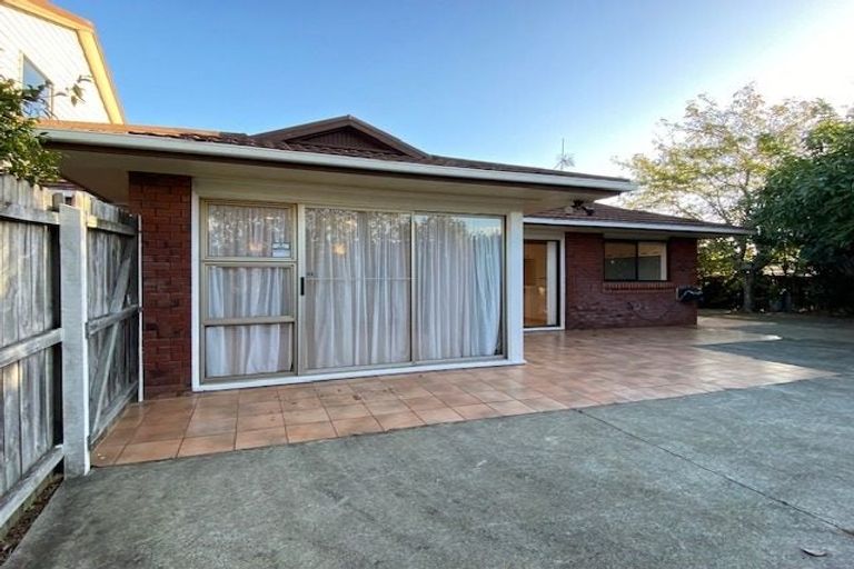 Photo of property in 5 Fielding Crescent, Farm Cove, Auckland, 2012