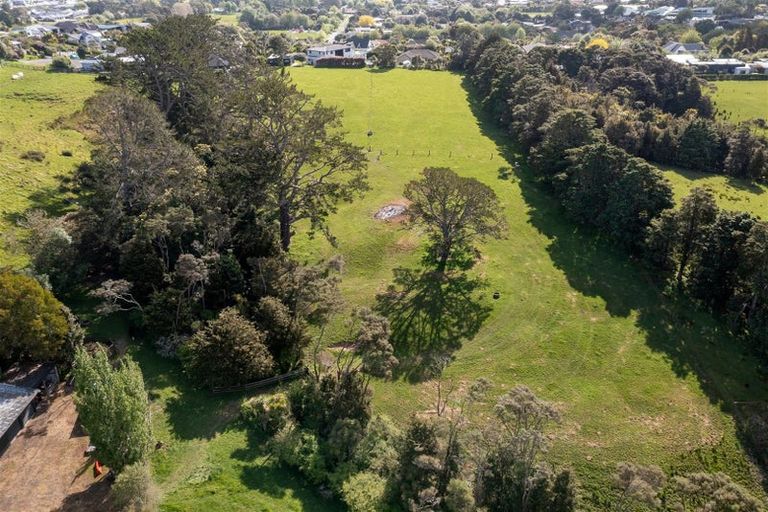 Photo of property in 44 Wintour Road, Waimauku, 0812