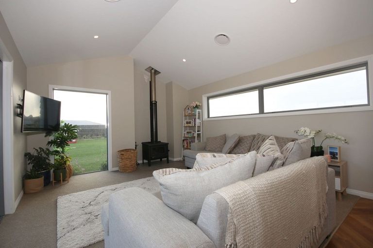 Photo of property in 15 Court Of Ascot, Seaward Bush, Invercargill, 9812