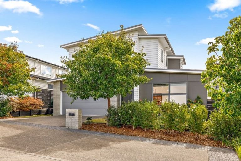 Photo of property in 7 Tuangi Street, Long Bay, Auckland, 0630