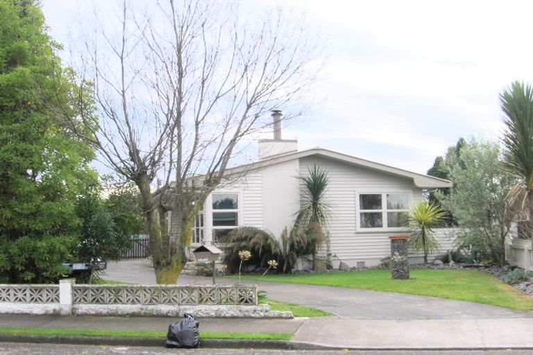 Photo of property in 1 Henderson Crescent, Onekawa, Napier, 4110