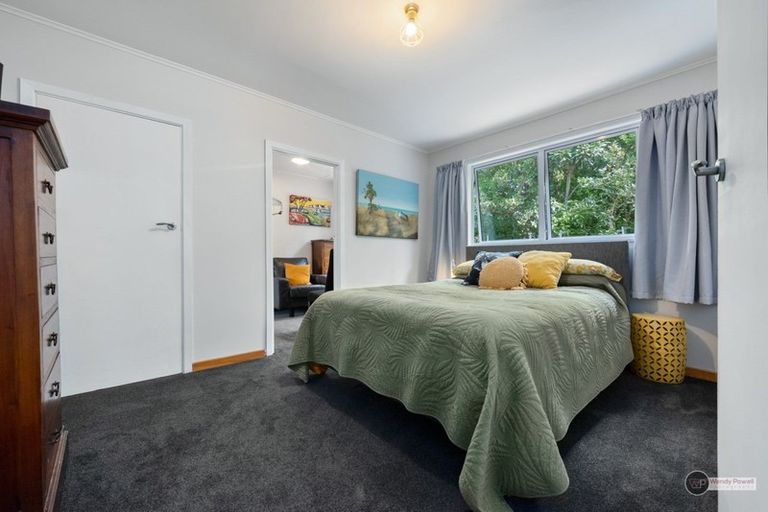 Photo of property in 51 Poto Road, Normandale, Lower Hutt, 5010