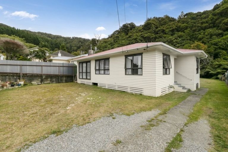 Photo of property in 66 Lees Grove, Wainuiomata, Lower Hutt, 5014