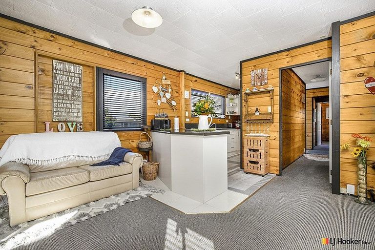 Photo of property in 5 Hadley Wood Drive, Wattle Downs, Auckland, 2103