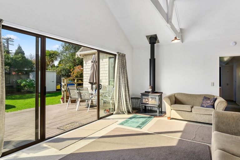 Photo of property in 8b Willow Avenue, Hannahs Bay, Rotorua, 3010