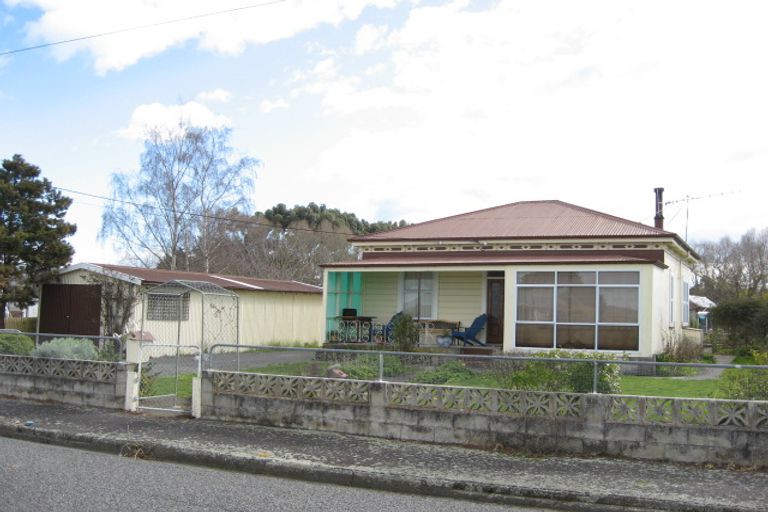 Photo of property in 3 Rathbone Street, Waipawa, 4210