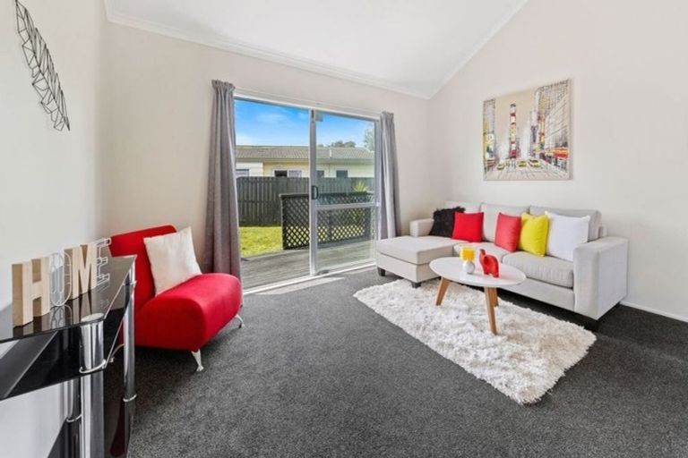 Photo of property in 2/20 Solveig Place, Randwick Park, Auckland, 2105