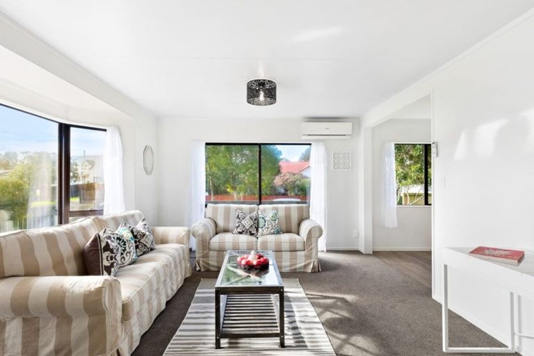 Photo of property in 22 Seaward Place, Wattle Downs, Auckland, 2103