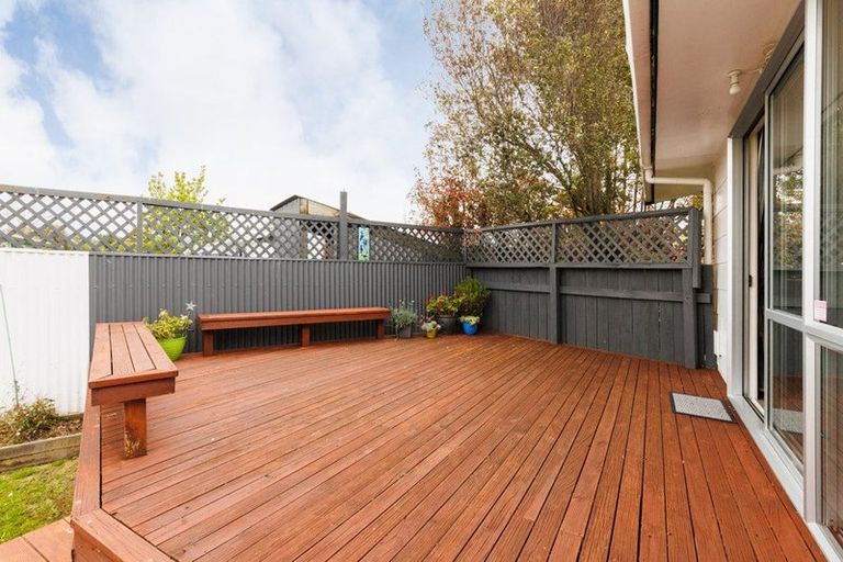 Photo of property in 28 Escort Grove, Awapuni, Palmerston North, 4412