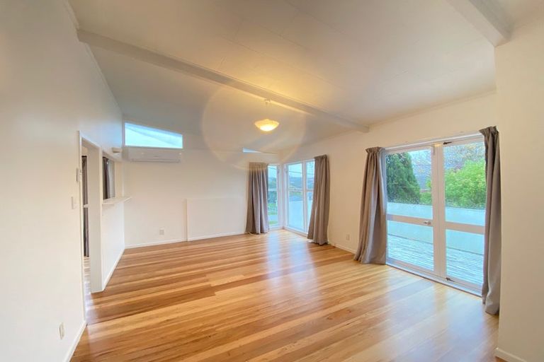 Photo of property in 122 Vodanovich Road, Te Atatu South, Auckland, 0610