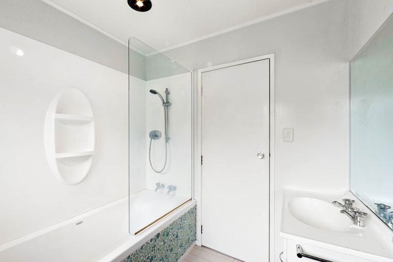 Photo of property in 1299 Whangaparaoa Road, Army Bay, Whangaparaoa, 0930