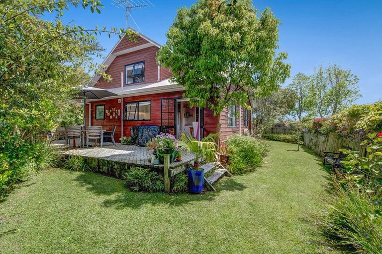 Photo of property in 1/8 Rifleman Rise, Unsworth Heights, Auckland, 0632